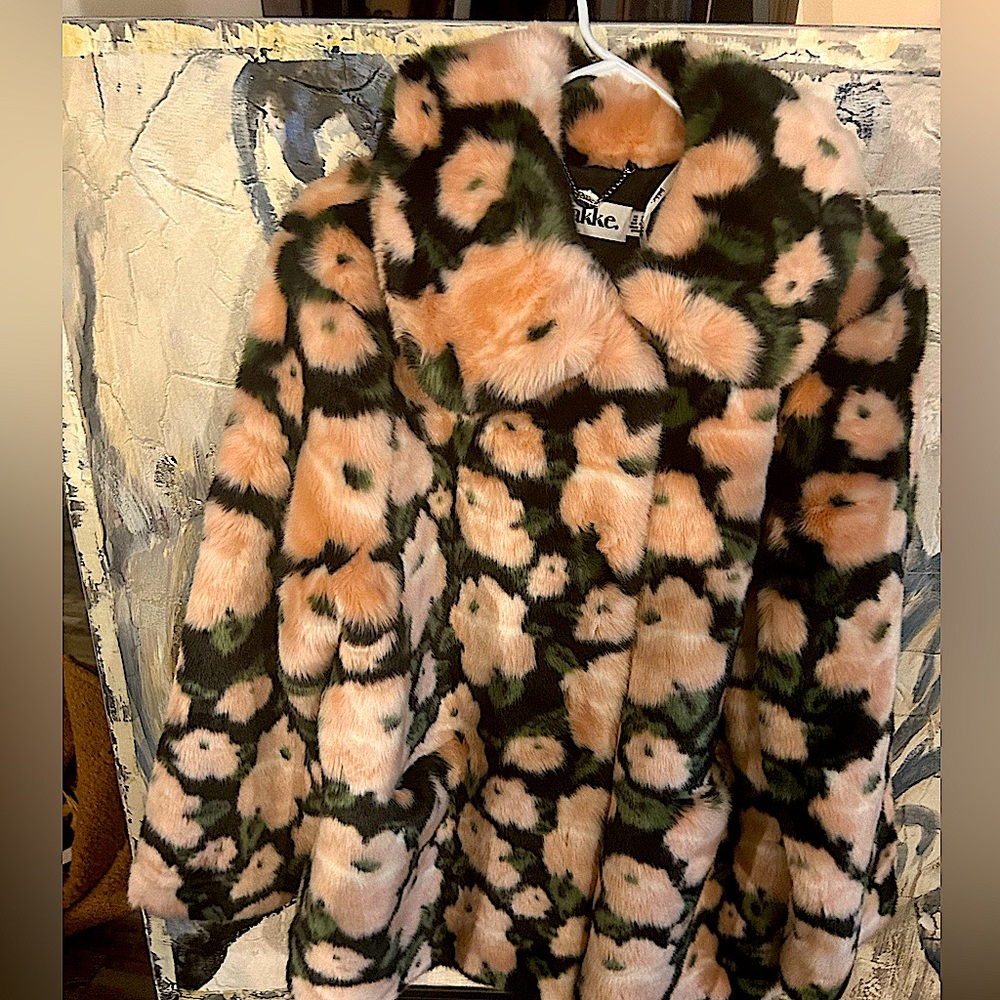 JAKKE short soft faux fur pink and black